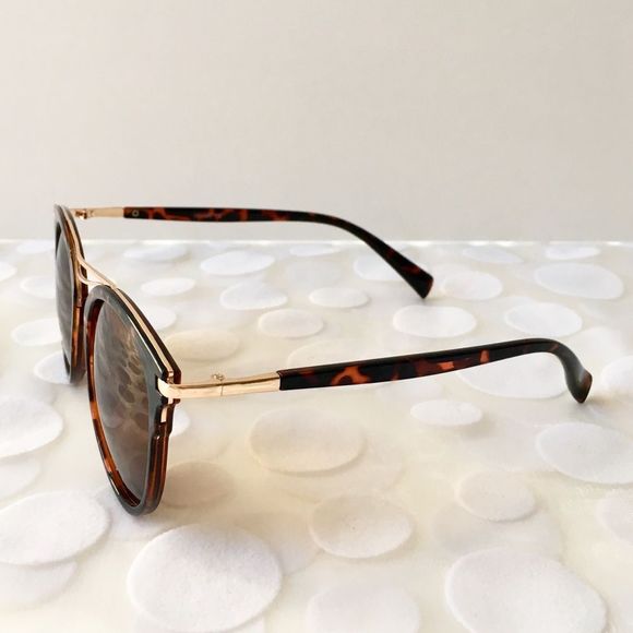 Chic Retro Tortoise Shell Print & Gold Sunglasses - Picture 3 of 7